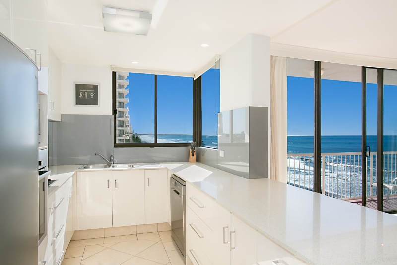 Boulevard Towers Broadbeach Accommodation Kitchen