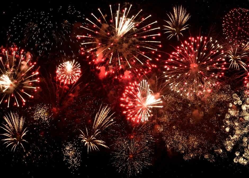 A stunning display of red and gold fireworks lighting up the night sky over the Gold Coast, celebrating New Year's Eve Gold Coast 2024 in spectacular fashion.